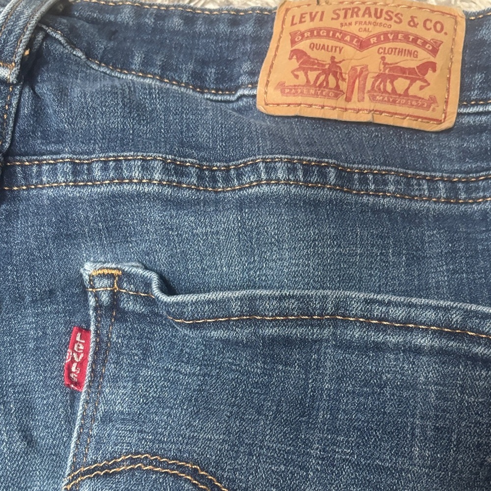 Levi’s 721 High Rise Skinny Jeans – Size 29 (Excellent Condition)